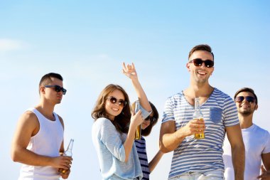 Bira Riverside'da gençlerle