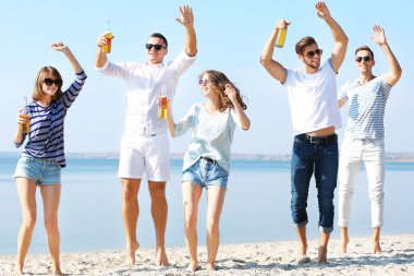 Bira Riverside'da gençlerle