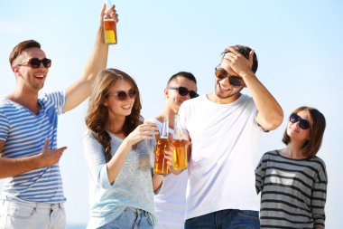 Bira Riverside'da gençlerle