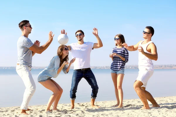 Young people playing with ball — Stock Photo, Image