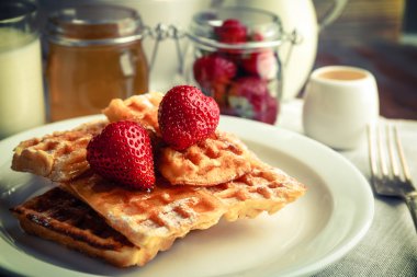 Çilek ile tatlı ev yapımı gözleme