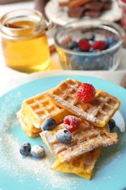 Orman meyveleri ile tatlı ev yapımı gözleme