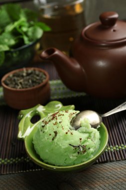 Ev yapımı yeşil çay dondurma
