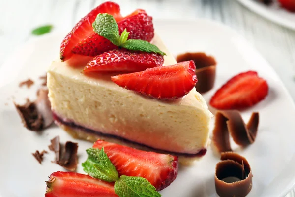 Heerlijke cheesecake met bessen — Stockfoto