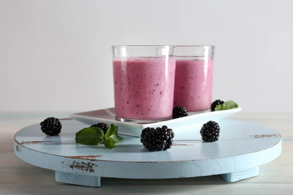 Delicious berry smoothie with blackberries — Stock Photo, Image