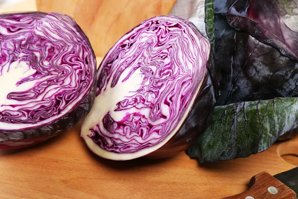 Red cabbage on wooden table — Stock Photo, Image