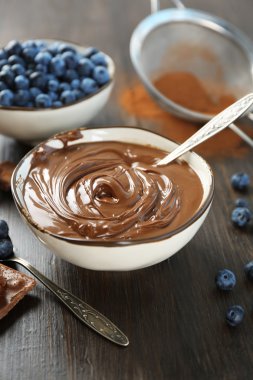 Krem çikolata ile güzel kompozisyon