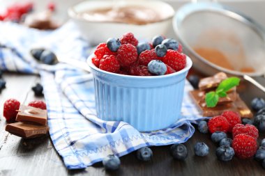 Krem çikolata ile güzel kompozisyon