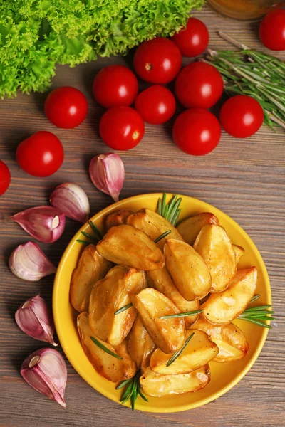 Cuñas de patata al horno —  Fotos de Stock
