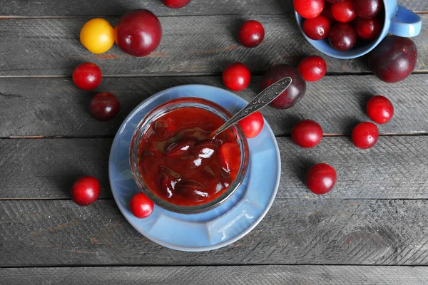 Tasty homemade plum jam on wooden background — Stock Photo, Image