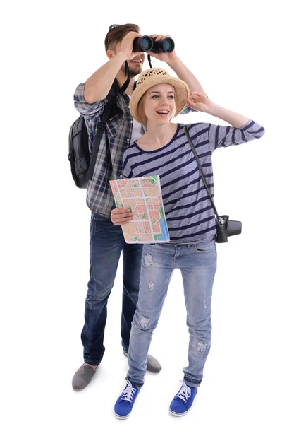 Pareja de viajeros con mapa aislado en blanco — Foto de Stock