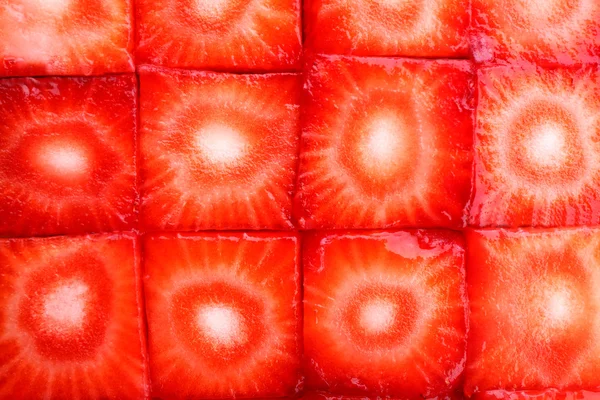 Cubes de fraises fraîches tranchées en gros plan — Photo