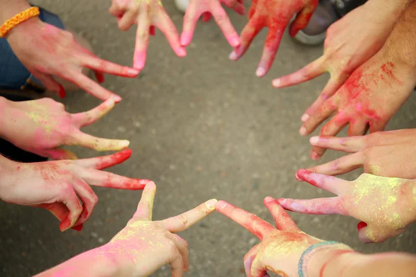 Τα χέρια στις Holi φεστιβάλ χρώμα — Φωτογραφία Αρχείου