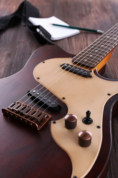 Elektrische gitaar met laptop — Stockfoto