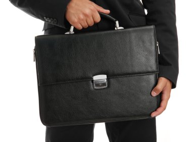 Evrak çantası ile takım elbiseli adam 