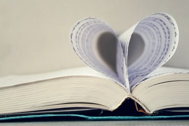 pagina's in hart vorm gebogen