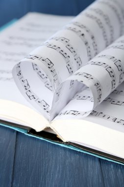 pagina's in hart vorm gebogen