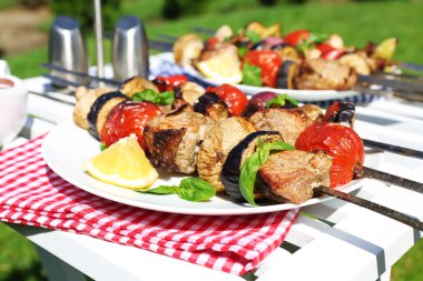 Barbekü tabak portre üzerinde