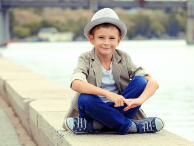 Riverside'da küçük çocuk