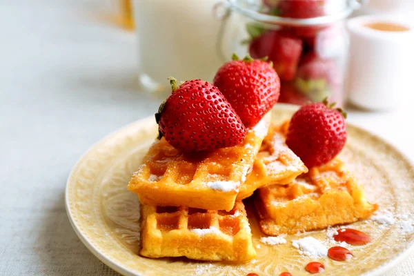 Süße hausgemachte Waffeln — Stockfoto