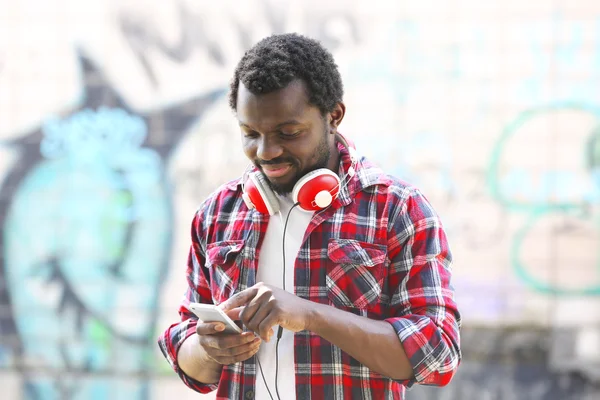 African American man listening music — Stock Photo, Image