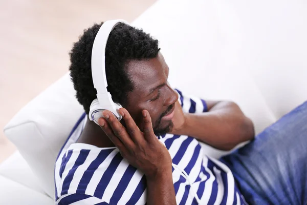 African American man with headphones — Stock Photo, Image