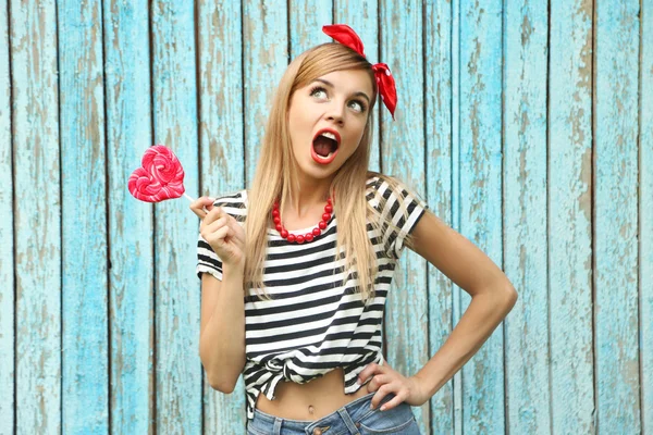 Menina bonita com sorriso bonito — Fotografia de Stock