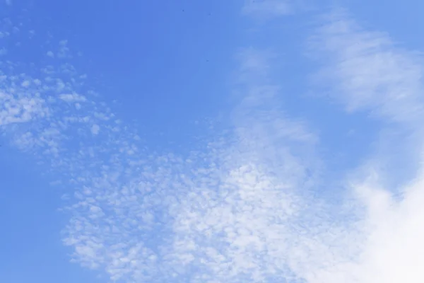 Blue cloudy sky — Stock Photo, Image