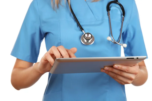 Médico trabalhando em tablet digital — Fotografia de Stock