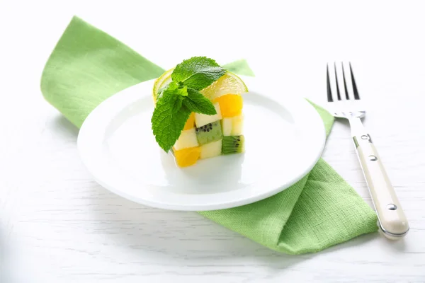 접시에 과일 샐러드 — 스톡 사진