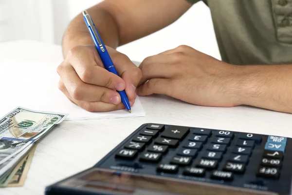 Geld berechnen, hautnah — Stockfoto