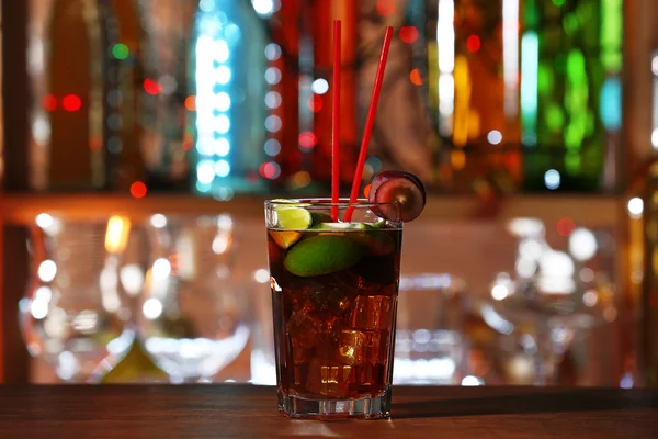 Cocktailbar op glas — Stockfoto