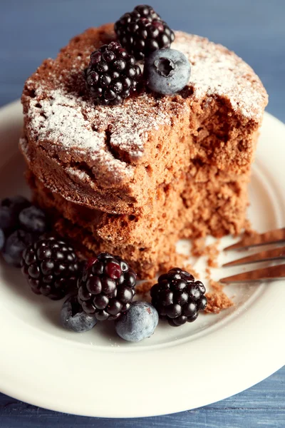 Cake with berries on wooden table — Stock Photo, Image