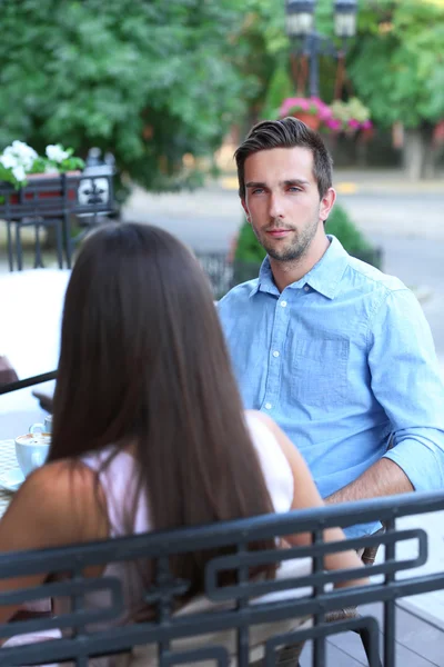 Man och kvinna på café — Stockfoto