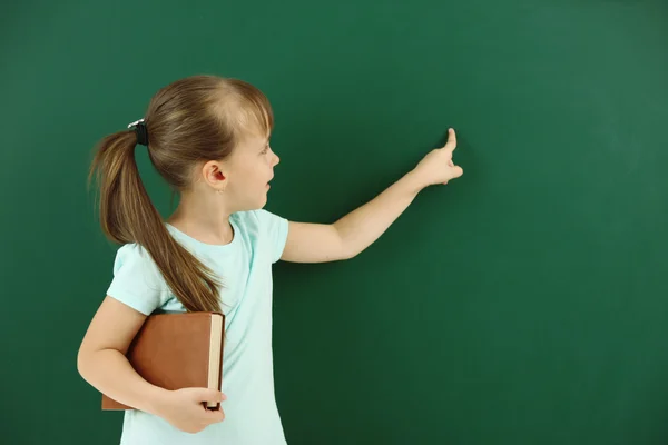 Schöne kleine Mädchen — Stockfoto