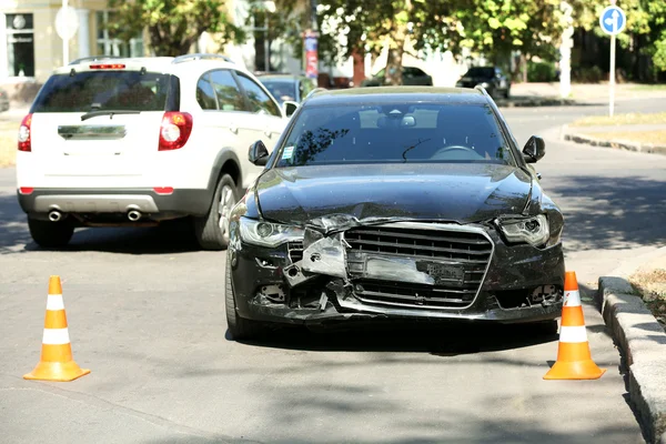 Auto rotta su strada — Foto Stock