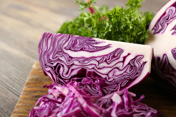 Red cabbage and parsley o — Stock Photo, Image