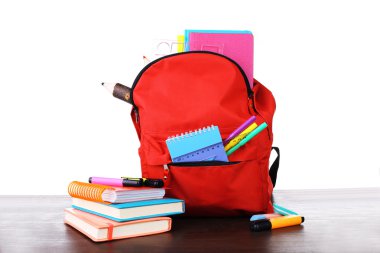 Kırmızı çantalı okul donanımları ile
