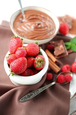 Çikolatalı Krema ve ahududu