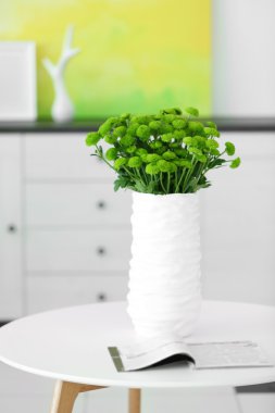 Vazoda masada yeşil krizantem