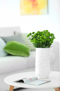 Vazoda masada yeşil krizantem