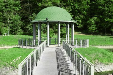 rotunda ve Feofania yollarında Park