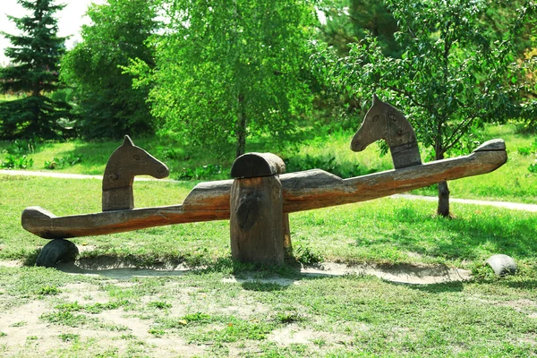 Retro seesaw no parque infantil — Fotografia de Stock