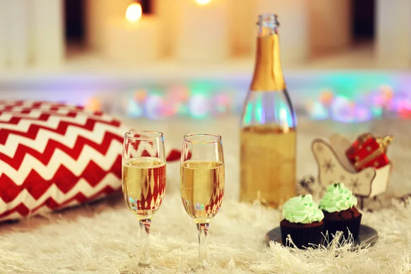 Läckra muffins och champagne — Stockfoto