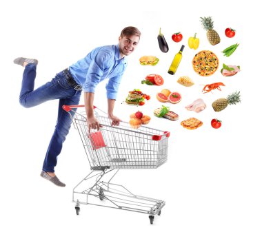 genç adam iterek alışveriş sepeti