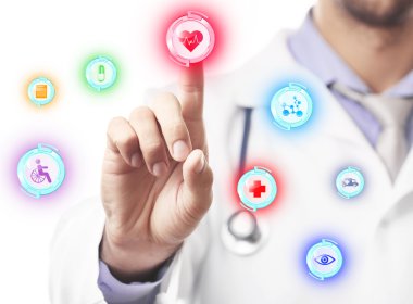 Modern tıbbi kutsal kişilerin resmi ile çalışan doktor