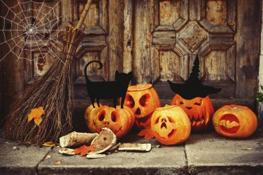 Cadılar Bayramı kompozisyon kabak ile