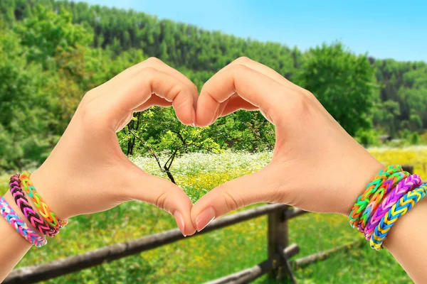 Hands in the shape of a heart — Stock Photo, Image