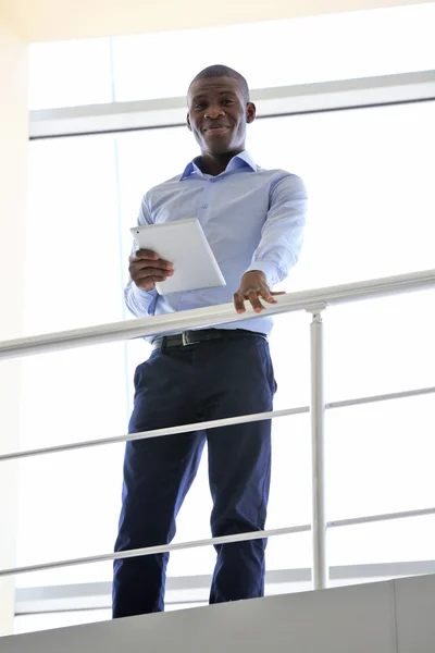 Hombre de negocios afroamericano guapo —  Fotos de Stock