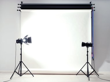 Işık ekipmanlı fotoğraf stüdyosu